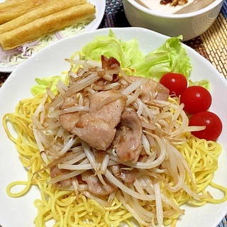 フライパン、W使いでオーマイリッチな豚焼きそばっ！